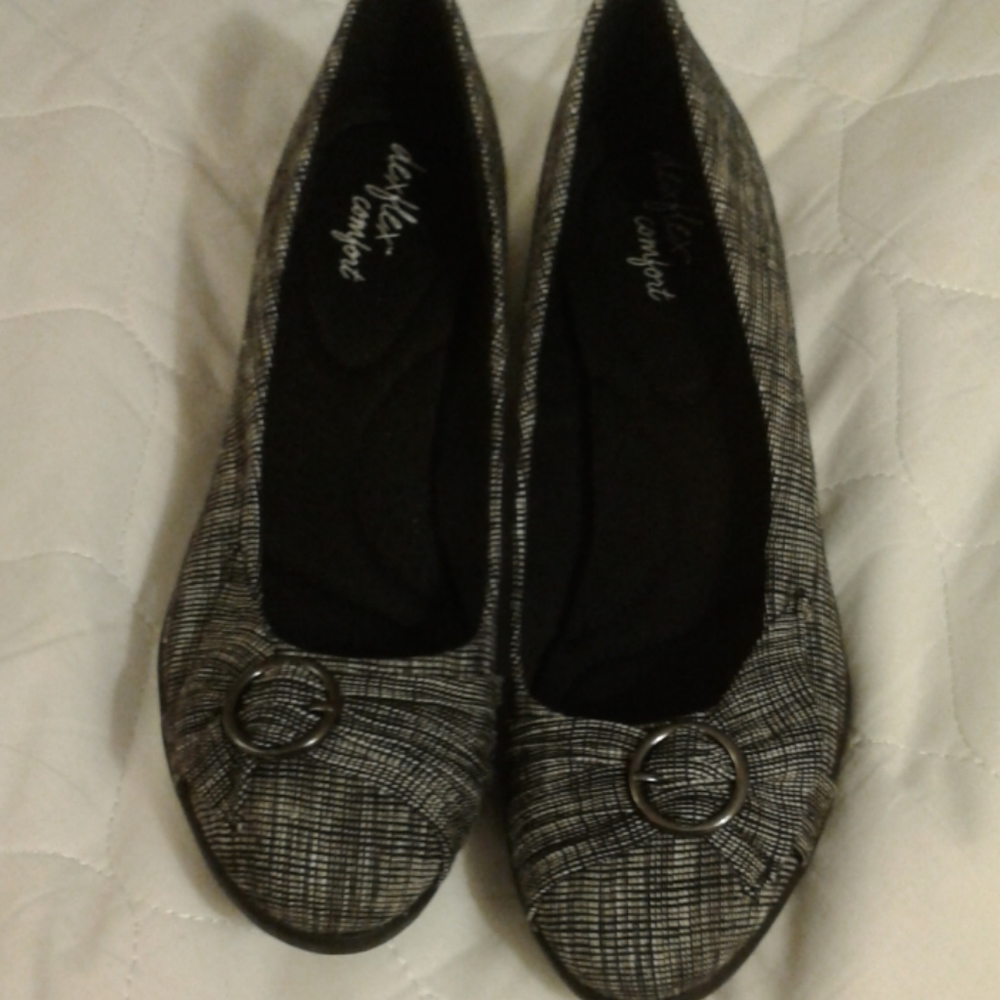 Shoes - Picture 3 of 3